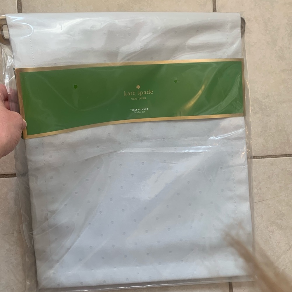 NEW Kate Spade Larabee Dot table runner